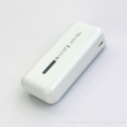 Portable Power Bank 5,600mAh with LED Flashlight, 18650 Lithium BatteryNew